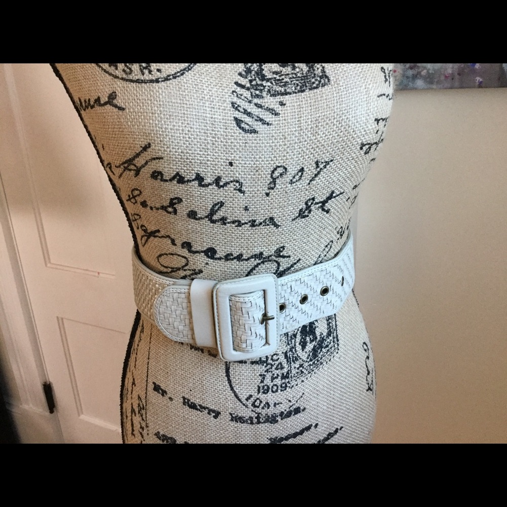 Banana Republic XXS Leather Cream Color Woven Belt